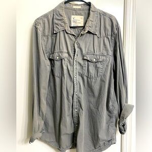 Sweet Men’s American Eagle Vintage Fit Gray Button Up Down Shirt. Military Style